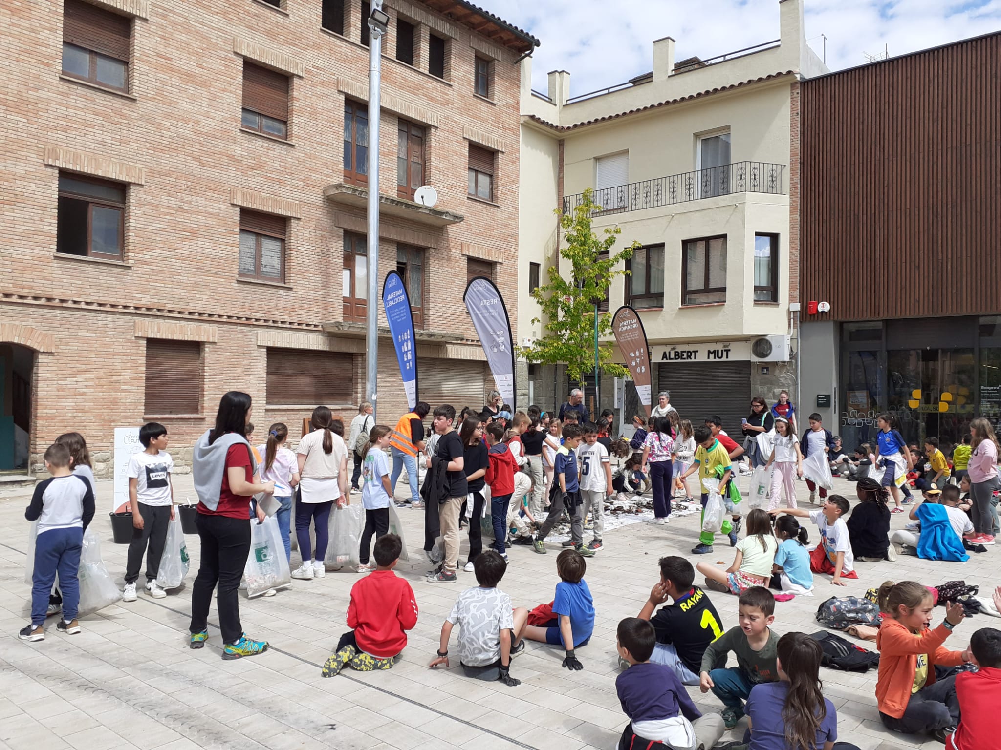 Participants a la jornada Let's Clean Up de Tona